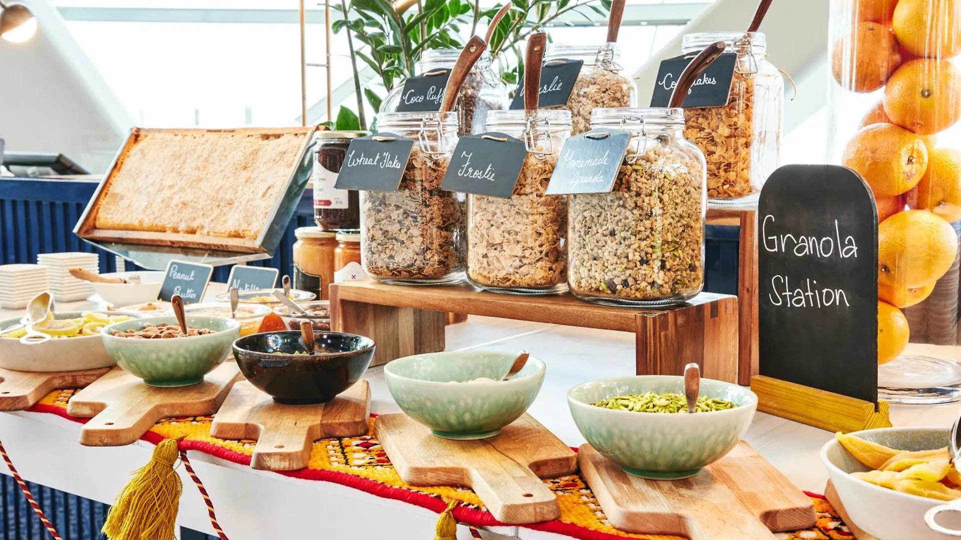 *****  Andaz Capital Gate Abu Dhabi, By Hyatt Hotel United Arab Emirates